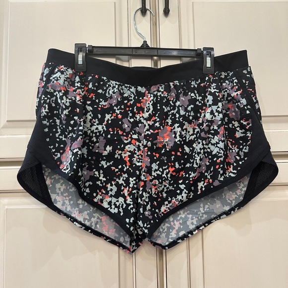 Under Armour Pants - Under Armour Black and Red‎ Patterned Athletic Shorts